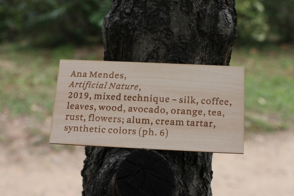 Ana Mendes, Artificial Nature, 2019, mixed technique - silk, wood, natural and artificial dyes (wood, rust, onion, avocado, flowers, leaves and food colorants), dimensions variable, Yongsan Park Seoul South Korea (c) photos Ana Mendes
